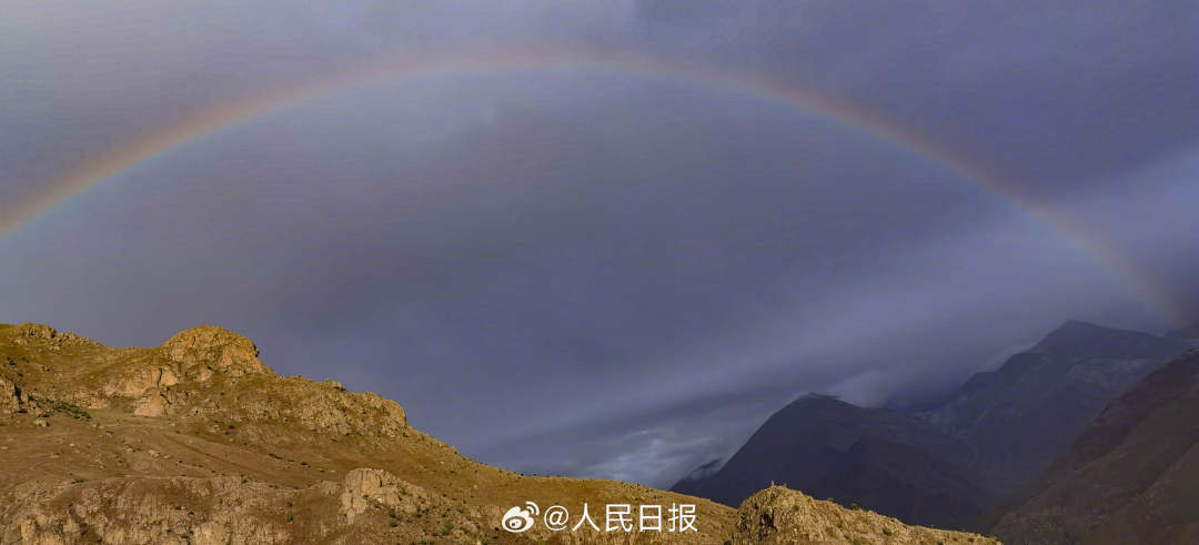 接好運(yùn)！青藏高原現(xiàn)巨大彩虹橋