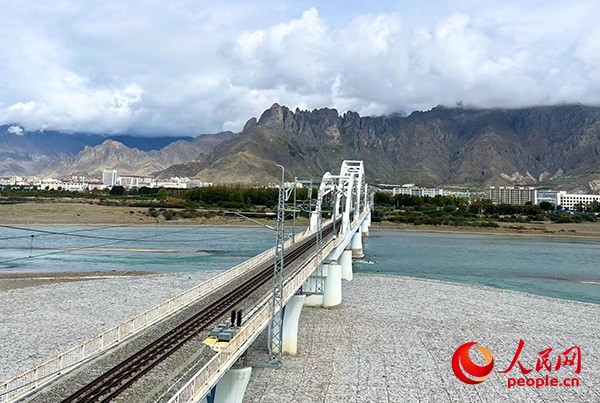 拉薩河特大橋。張敏穎 攝
