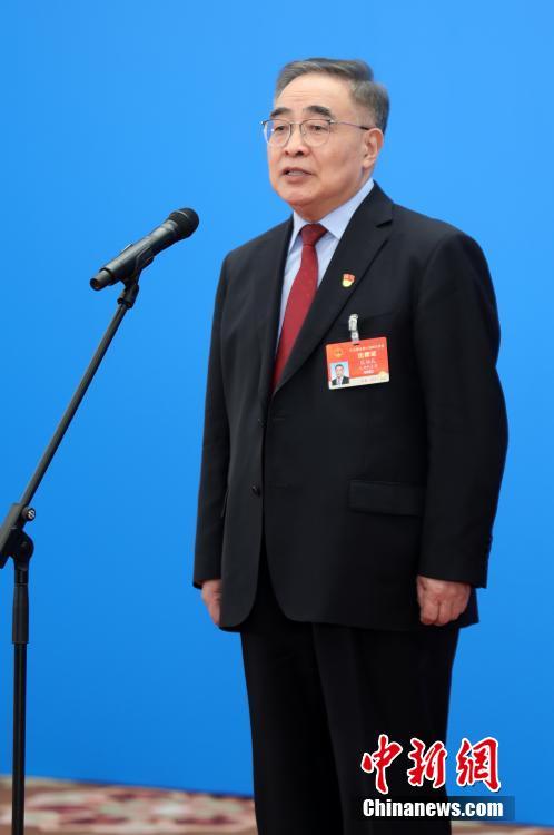 3月8日，第十三屆全國人民代表大會第四次會議舉行第二場“代表通道”采訪活動。圖為全國人大代表張伯禮通過網(wǎng)絡(luò)視頻方式接受采訪。 <a target='_blank' ><p  align=