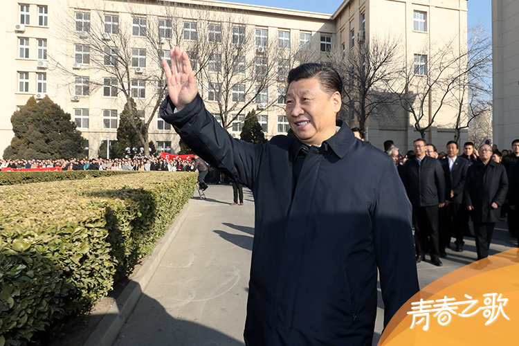 2019年1月17日，習(xí)近平在天津南開大學(xué)向?qū)W生揮手致意。